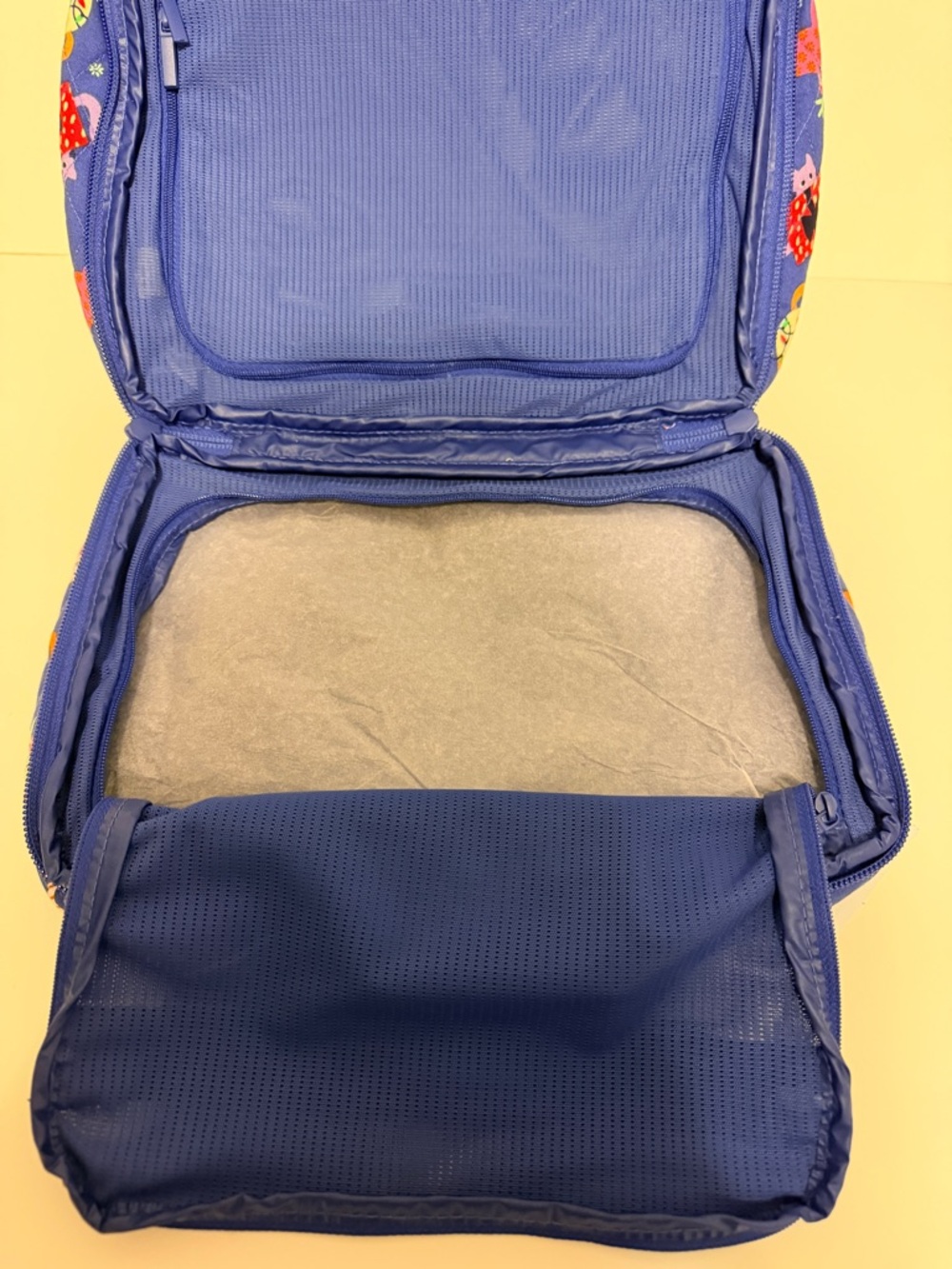 Vera Bradley BNWT Travel Organizer- Christmas Cat Nip Print - Picture 10 of 11